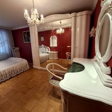 Лесі Українки бульв., 21