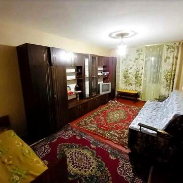 Здається 1-но кімнатна квартира в р-ні ринку Урожай, мед університету. Нормальний житловий стан, є необхідна техніка та меблі для життя, ринкова ціна