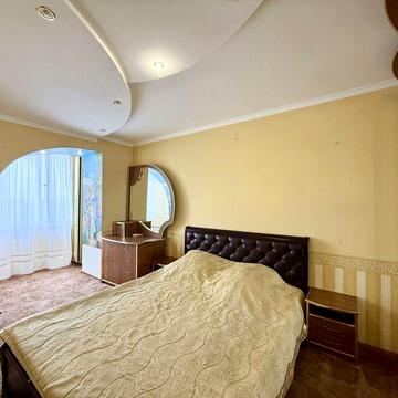 Перша здача, двокімнатна квартира з ремонтом , біля Медунівера .