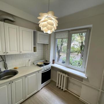 Метробудівська вул., 4