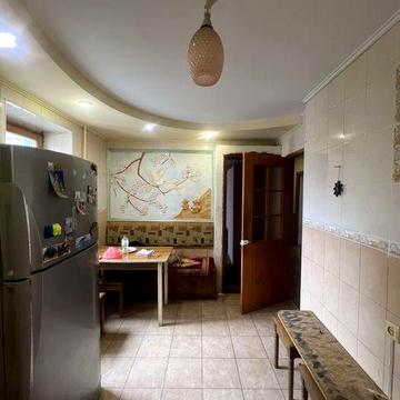 Продаж 4 кімнатної на перхресті вул. В. Бердичівській/Довженка