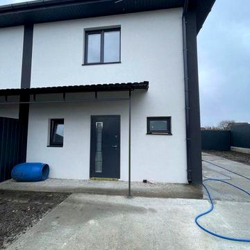 Продається дуплекс 85 м² з власною ділянкою 2,5 сотки в Гатному