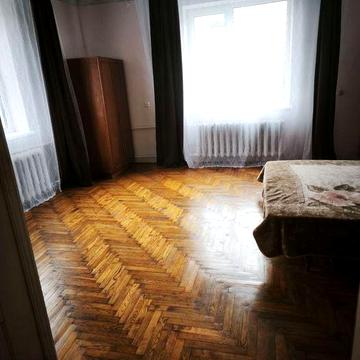 Здається пів будинка в Крихівцях