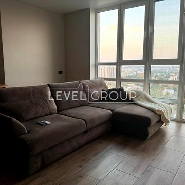 Миколи Гулака вул., 4