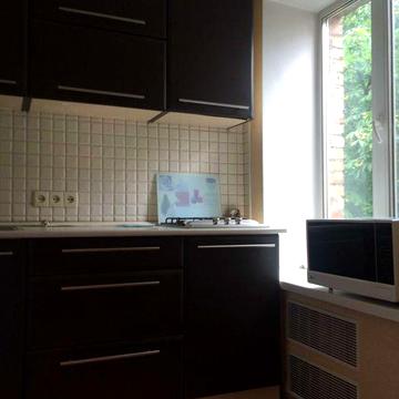 М."Дорогожичі"-10 хвилин пішки. О,Теліги 7б.