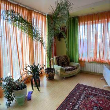 3 поверховий будинок