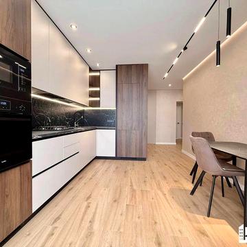 Терміново! Укомплектована 2 кім біля міського озера! Торг!