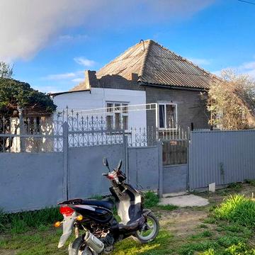 Продам2/3 жилого дома