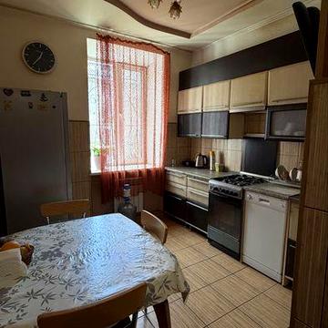 Продам 2-х комнатную квартиру ( Днепрострой)