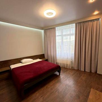 Долгосрочная аренда в новом, малоэтажном доме возле парка Победы.