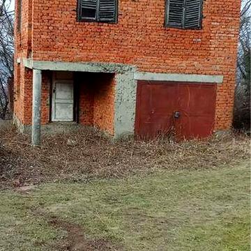 Продам двух поверховий дачний будинок с балконом