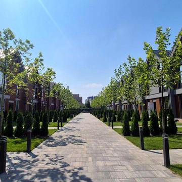 Таунхаус 160 м² + мансарда 55 м² + повноцінне укриття 46 м² з запасними виходами — безпека, простір і центральні комунікації!