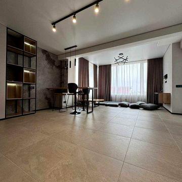 Центр міста. Новий будинок. Оренда квартири з автономним живленням.