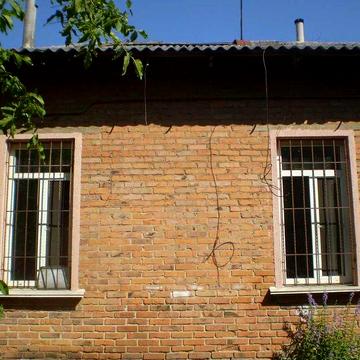 Окрема частина від власника оригінального цегляного старовинного 1896 р побудови будинку в центрі Житомира 88 кв.м 4с огородженої приватизованої землі