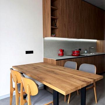 Дизайнерська 2-к в центрі • кухня-студія + гардеробні в кожній кімнаті