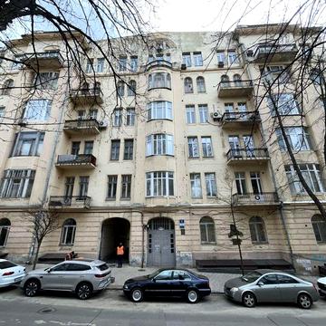 Продаж 4кім.  Костельна (Костьольна)вул 8.Парк Володимирська Гірка.Центр.