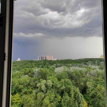 Продам 1-к квартиру с не большим ремонтом и мебелью метро дорогожичі