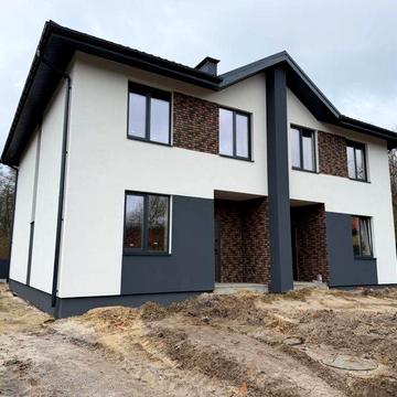 Дуплекс в Стоянці поруч з лісом . 4.5 сотки