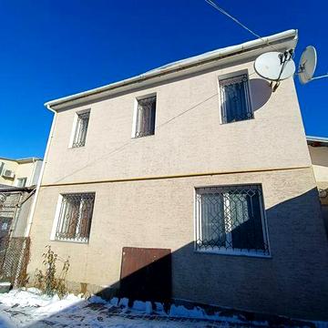 Капитальный двухэтажный дом на Молдаванке с гаражом.