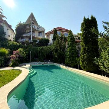 Продаж будинку 400 м.кв / 10 соток / Ужгород