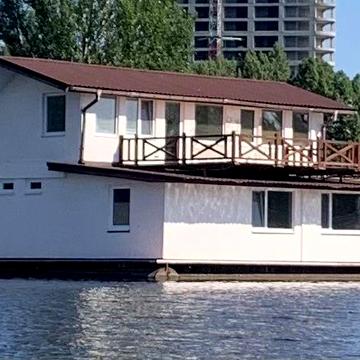Будинок на воді (плав-котедж)