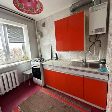 Здається 1 кімнатна квартира з косметичним ремонтом на Виставці!