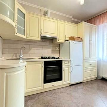 Щаслива вул., 44