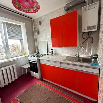 Здається 1 кімнатна квартира з косметичним ремонтом!