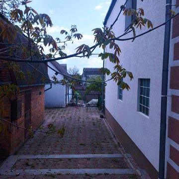 Окремий будинок в тихому місці