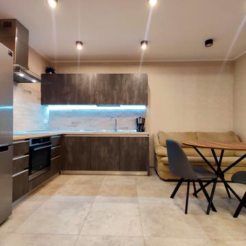 Андрія Аболмасова вул. (Панельна), 4