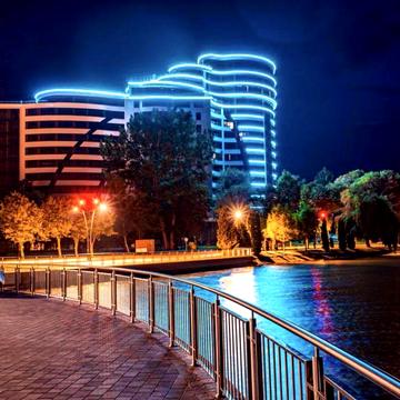 Продаж преміальної квартири площею 191,6 м2 в ЖК «Парус» з панорамним видом на озеро та парк Шевченка ЖК Parus