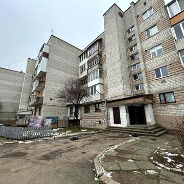 Продам 1-но кімнатну під ремонт в центрі Коломиї на Валовій