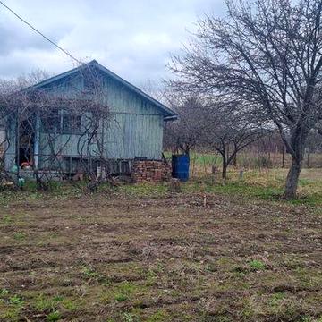 Простора кутова дача 8, 5сот в СТ Квітневе ( Рівнопілля)