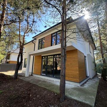 Котедж 200 м біля річки в сосновій рощі. Поруч з Prydesennya Eco Villa