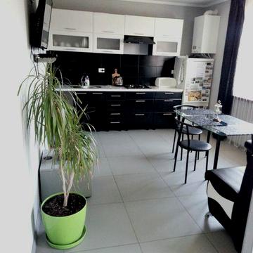 2 кімнатна квартира Окремий вхід Двір Довгостроково