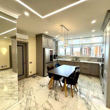 Стильная 2-уровневая квартира 160м2  Дизайнерский ремонт и Кухней-гостиной 35м²