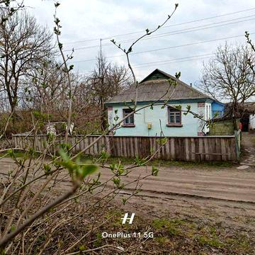 Продаеться Дом!Газ,вода,отопление,печки,сараи.