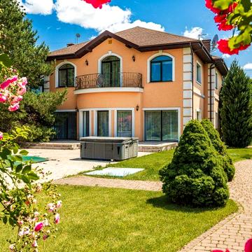 Оренда будинку з басейном та виходом на воду в Осещині, комплекс Яхта