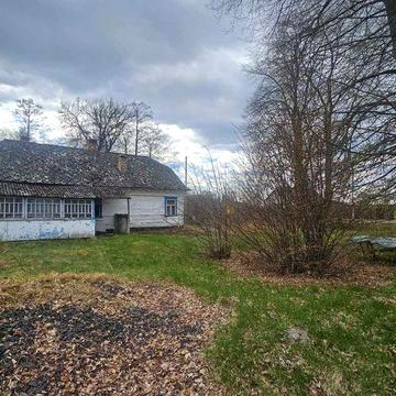 Будинок з ділянкою 1га