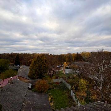 Є Квартира у Центрі з видом на парк, з меблями