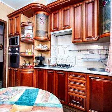Продаж 3к кв, сталінка, Якіра, 65м2, з ремонтом