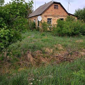 Бабинці - продам будинок цегляний під ремонт.