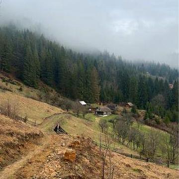 Ділянка з будинком 2га