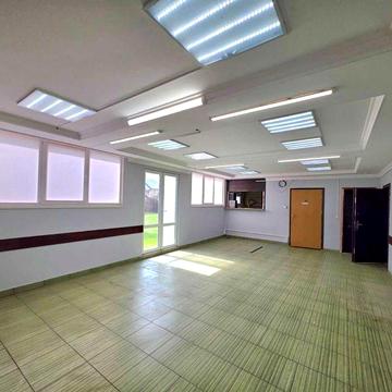 село Нове Будинок з власним бізнесом на фасаді  р-н Фори