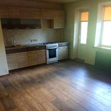 4 кімнатна. Кімнати роздільні. 4 балкони. 2 поверх. Кухня 22 м2. ГАЗ