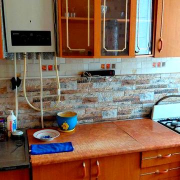 Кривий Ріг. Покровський рн.Оренда 2кімнатної квартири. 2 поверх у 3-4 поверховому будинку. Сталінка