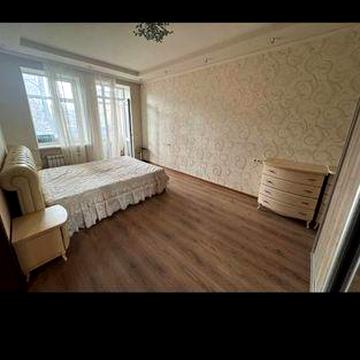Продам 1комнатную полногабаритную квартиру,сталинка,капитальный ремонт