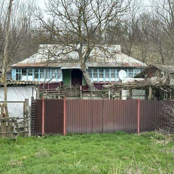 Продам будинок з земельною ділянкою