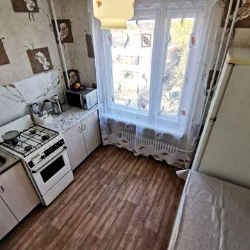 Героїв Крут вул. (12 Квітня), 2-Б