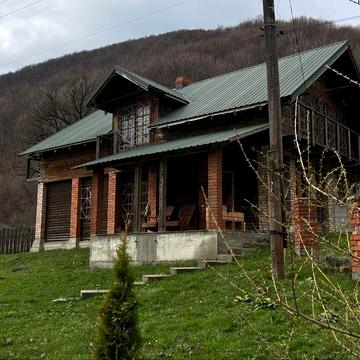 Продаж будиночка із великою земельною ділянкою під бізнес у Рибнику (15 хв від Східниці)